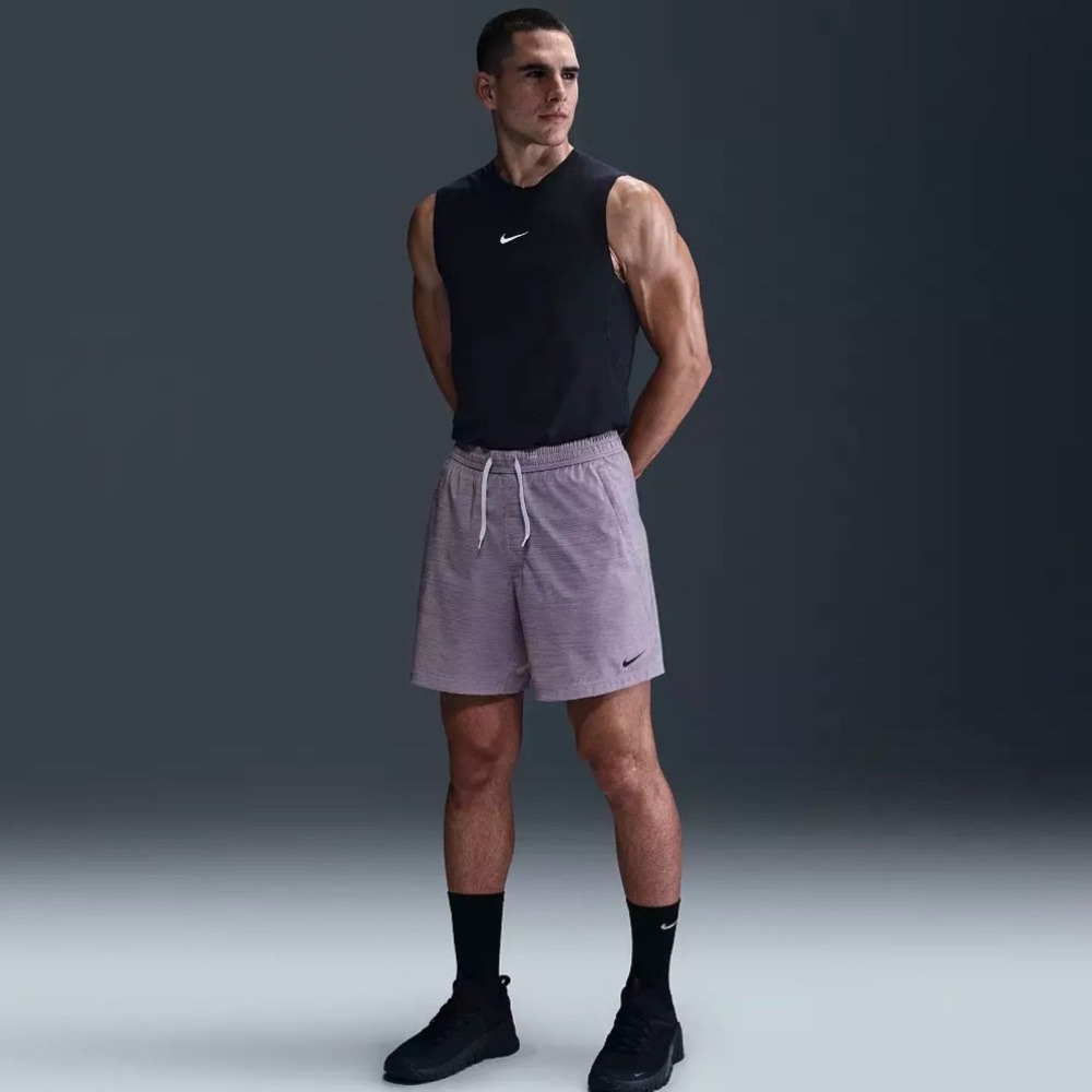 Nike Men’s Athletic Shorts in Light Gray with Drawstring